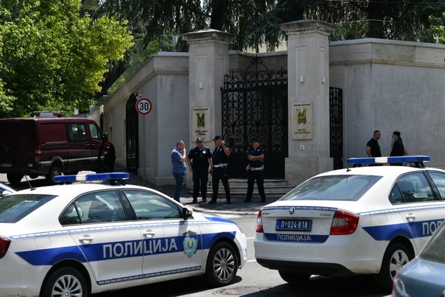 A Serbian crossbowman attacked the Israeli embassy and wounded a policeman.